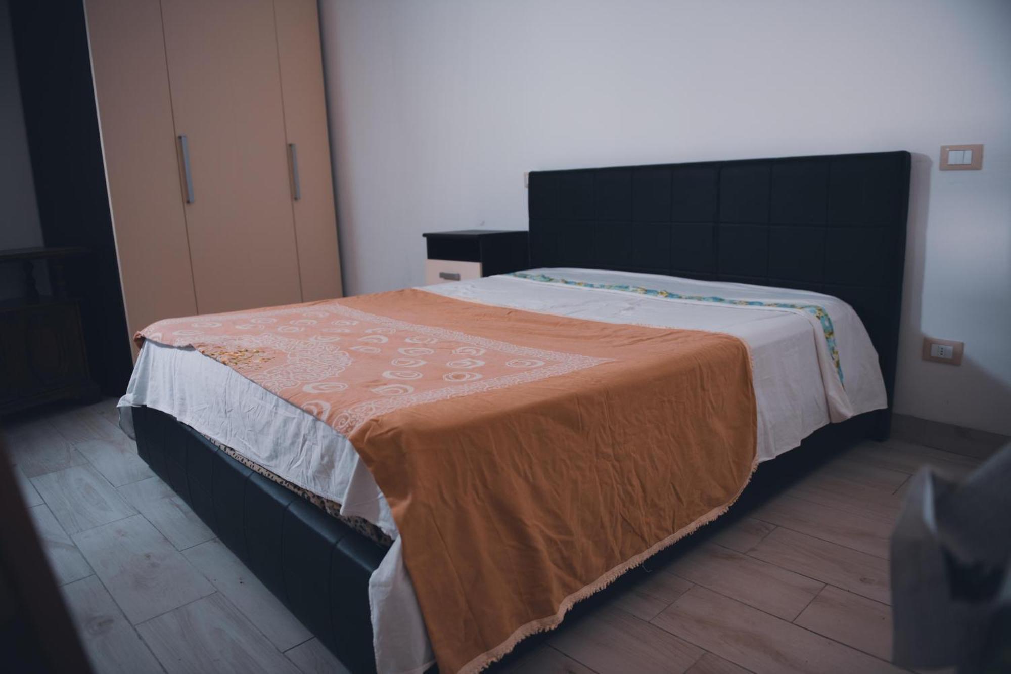 Home Peterpan, B&B Direttamente Sulla Piazza Casal Fiumanese Екстериор снимка