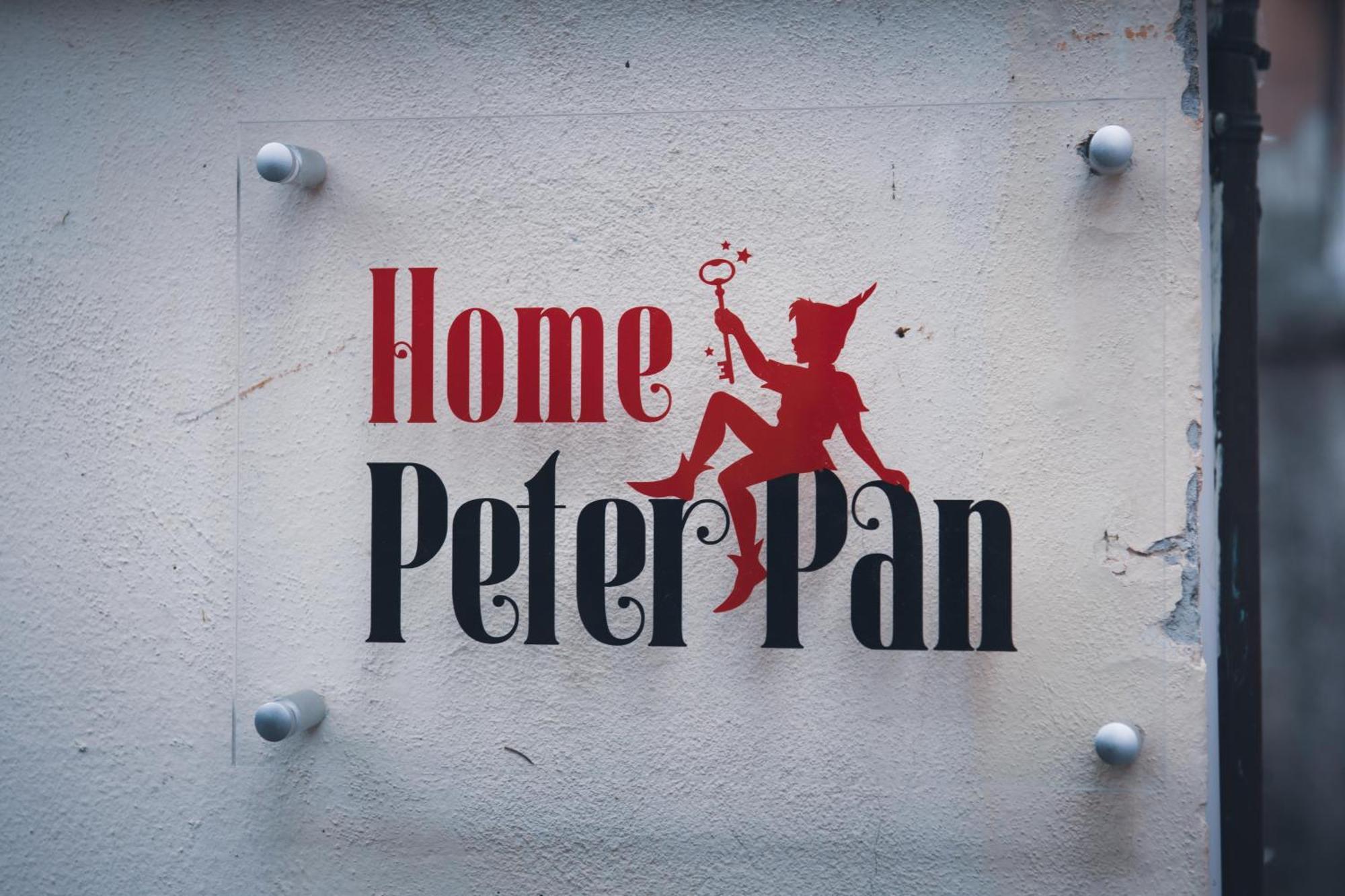 Home Peterpan, B&B Direttamente Sulla Piazza Casal Fiumanese Екстериор снимка